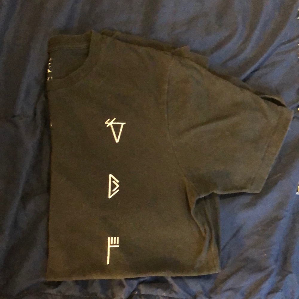 Men’s Black T-Shirt - Picture 3 of 4